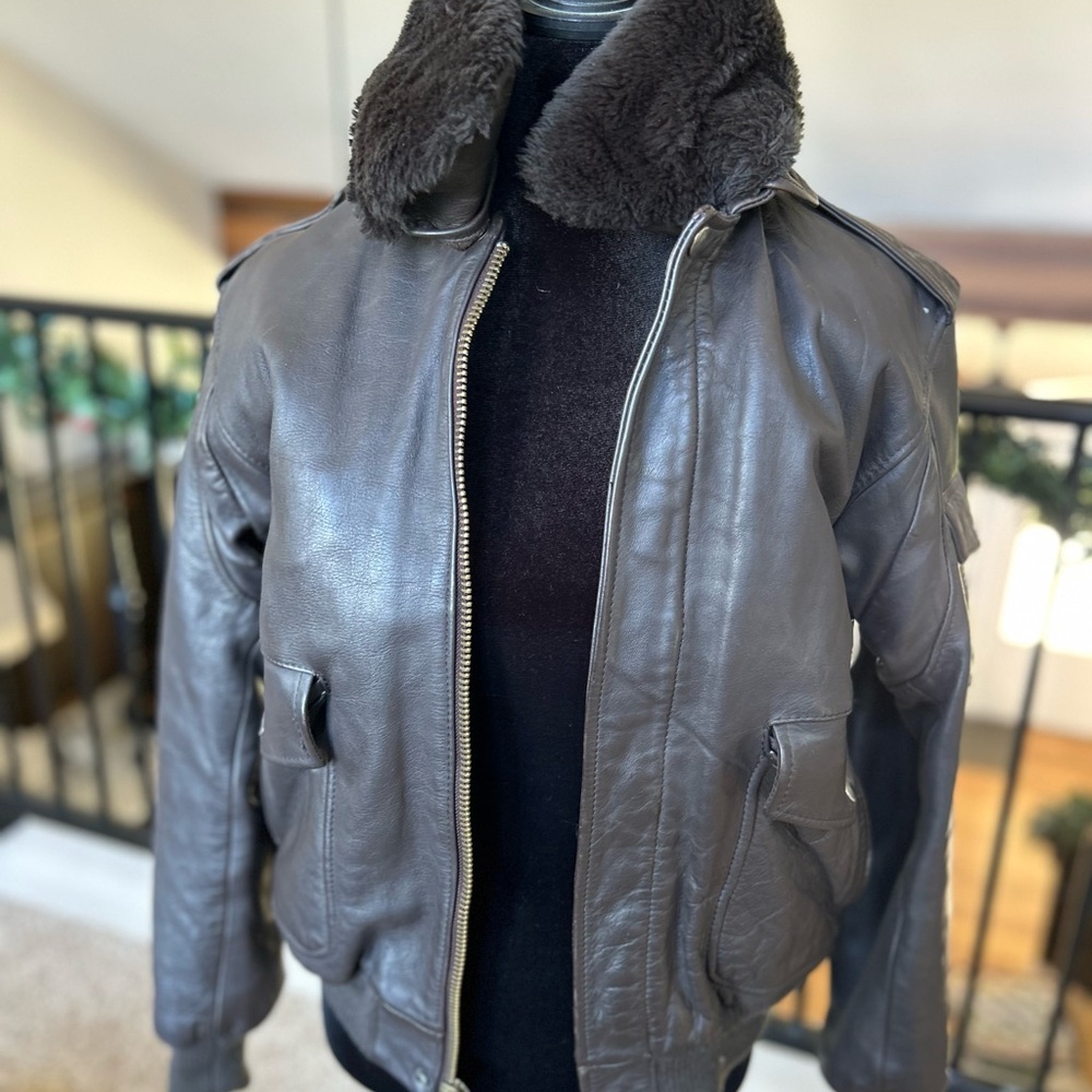Leather vintage bomber Jacket with Fur Collar